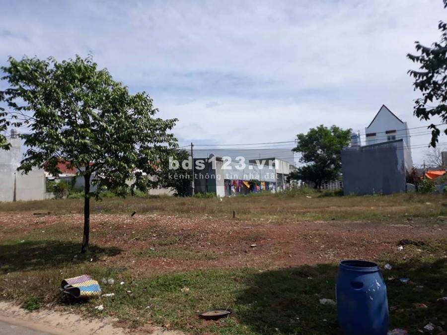 Tôi về quê nên muốn bán căn nhà c4 mới xây vị trí cực đẹp gần lộ, trường cấp 1