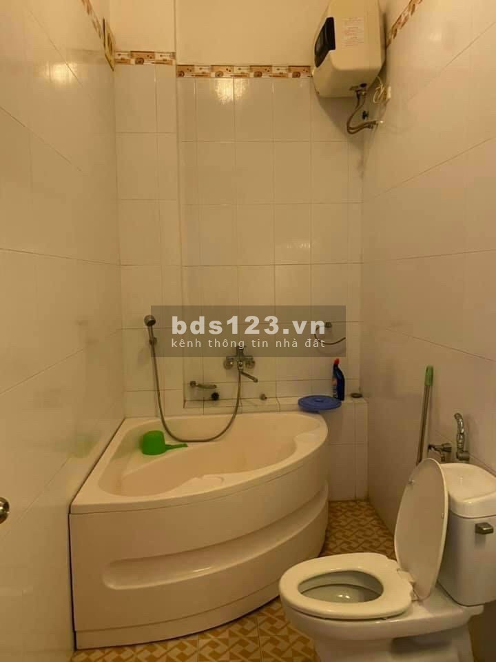 Bán nhà mặt phố Bà Triệu, Hải Dương 4 tầng, 80m2, mặt tiền 5m, 8 tỷ, vị trí đắc địa