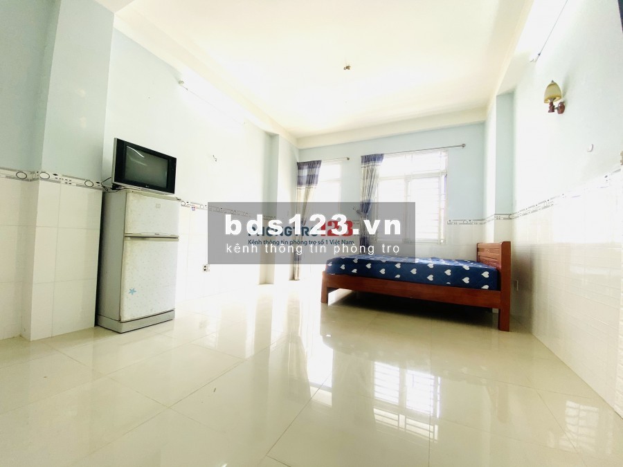 Phòng BAN CÔNG 35m2 Quận 1 Full nội thất,free DV , 4tr5 LÌ XÌ 1TRIEU