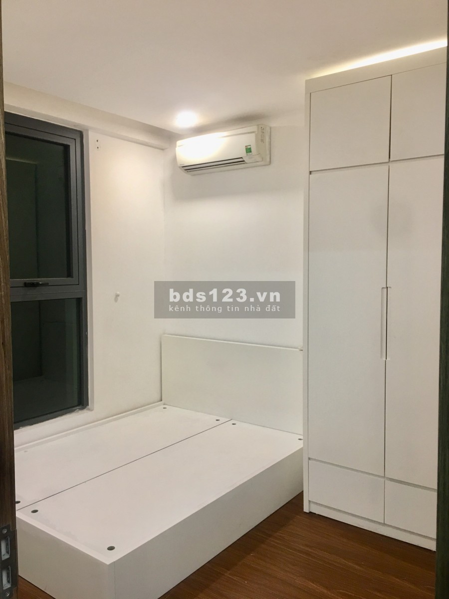 Chính chủ bán gấp căn hộ 3 ngủ ở Eco green city, diện tích 95m, giá 2.75 tỷ.