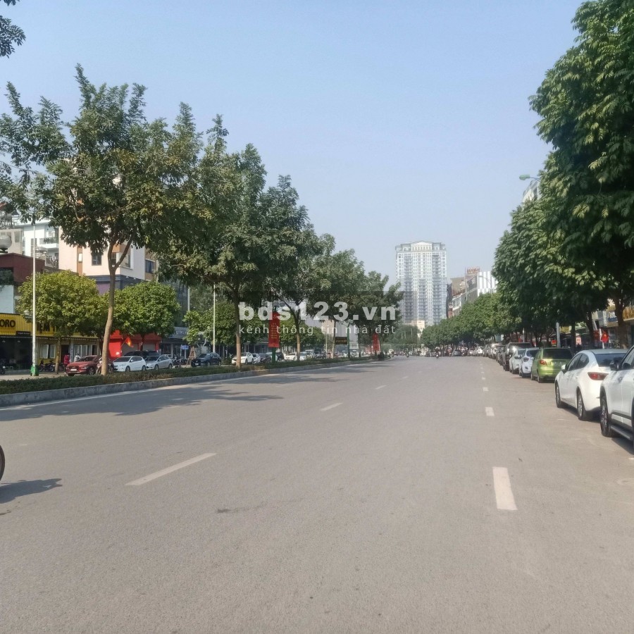 Bán nhà mặt Phố Nguyễn Văn Huyên, 290m2, mặt tiền 12m, 50 tỷ.