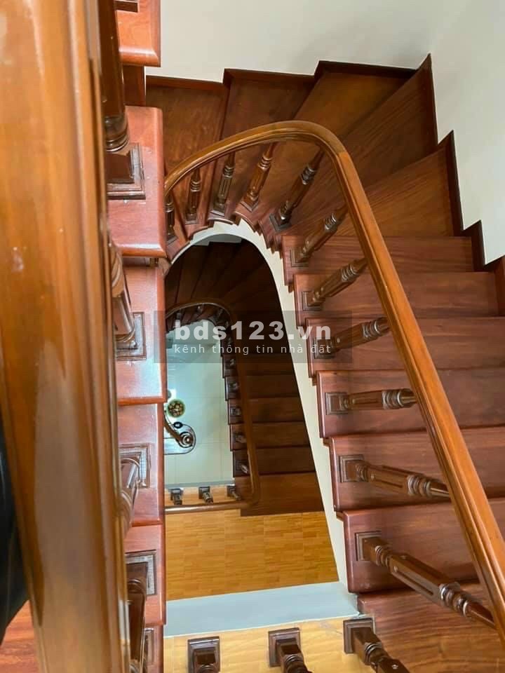 Bán nhà mặt phố Bà Triệu, Hải Dương 4 tầng, 80m2, mặt tiền 5m, 8 tỷ, vị trí đắc địa