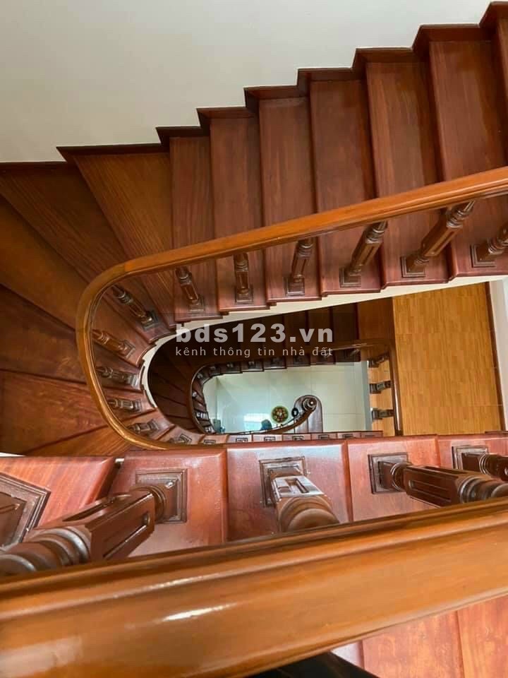 Bán nhà mặt phố Bà Triệu, Hải Dương 4 tầng, 80m2, mặt tiền 5m, 8 tỷ, vị trí đắc địa
