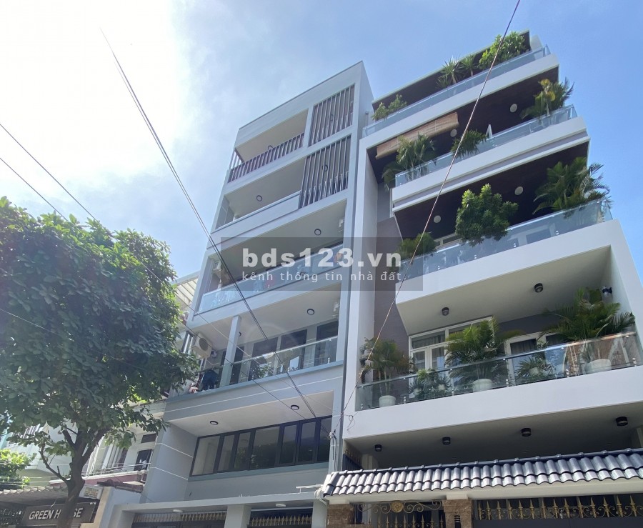 Nhà mới xây, thang máy, ban công, NT cơ bản