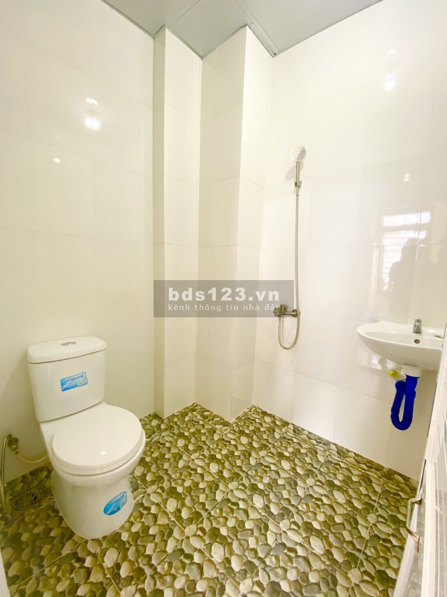 Nhà mới xây, thang máy, ban công, NT cơ bản