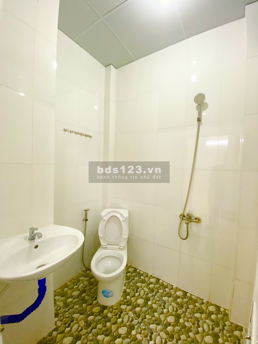 Nhà mới xây, thang máy, ban công, NT cơ bản