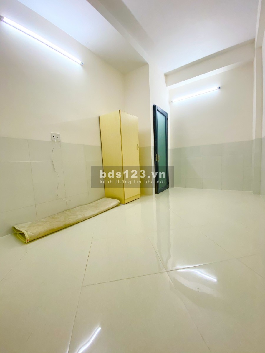 Nhà mới xây, thang máy, ban công, NT cơ bản