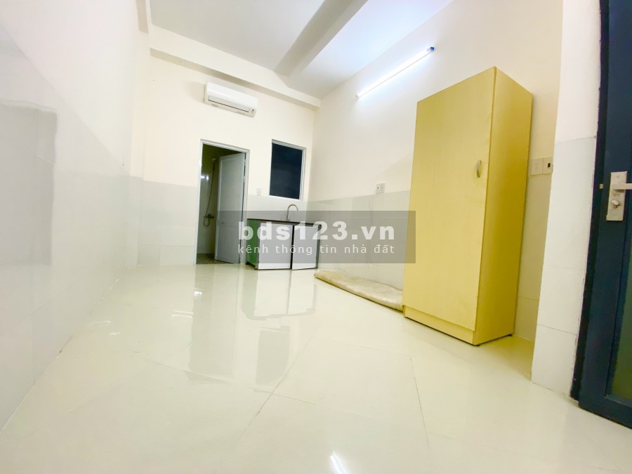 Nhà mới xây, thang máy, ban công, NT cơ bản