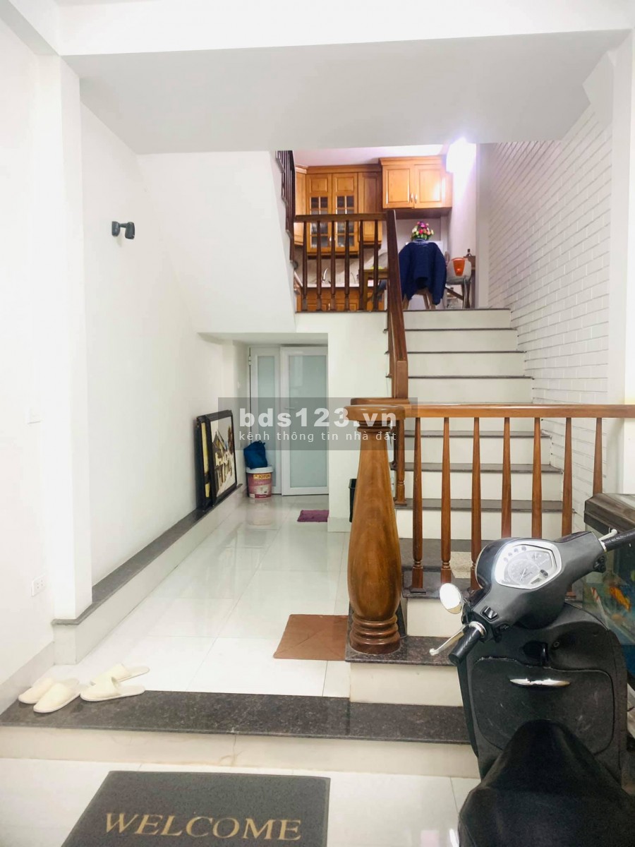 BÁN NHÀ Ngọc Thụy, 35m2 5T 4 ngủ, Gần Mặt Phố, ô tô Đỗ Cửa