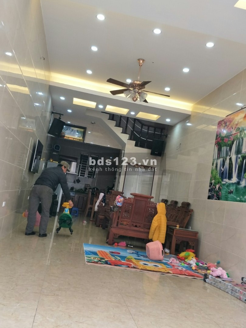 Bán gấp nhà mặt phố Lệ Mật 66m2 x 4 tầng, 4.5m MT, giá 6.35 tỷ, KD, Vỉa hè.