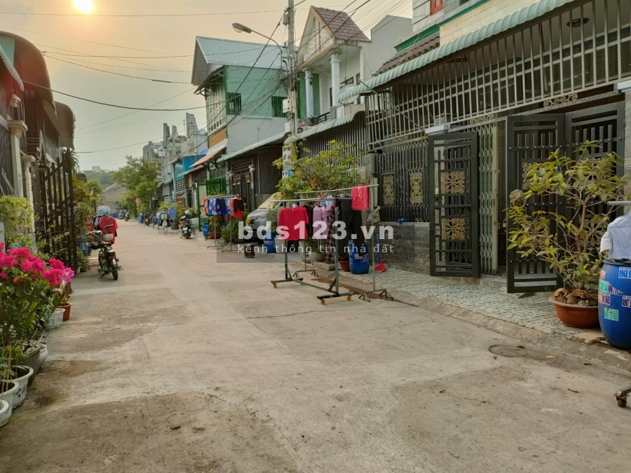 Bán 1 Trệt 1 Lầu, KDC Nguyễn Thị Chạy - Tp Dĩ An.