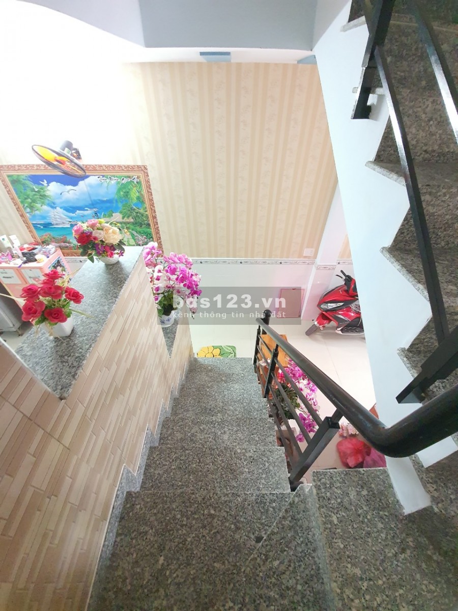 Chính chủ cho thuê nhà nguyên căn mới xây , Bùi Công Trừng Quận 12 .