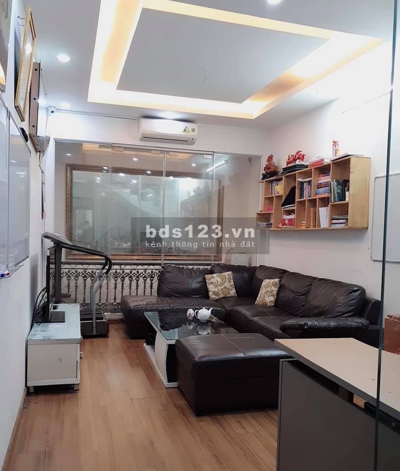 Bán nhà phân lô phố Thái Thịnh, ngõ thông, Full Nội Thất, 58m2*4T, cách MP 20m.