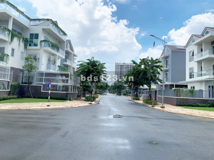 Chuyên bán biệt thự & nhà phố(đã có sổ) 9.1x18m, 7.4x18m, 5x18m-giá 9.9tỷ Jamona Q7. LH 0934416103 (Mr.Thịnh) Xem Nhà.