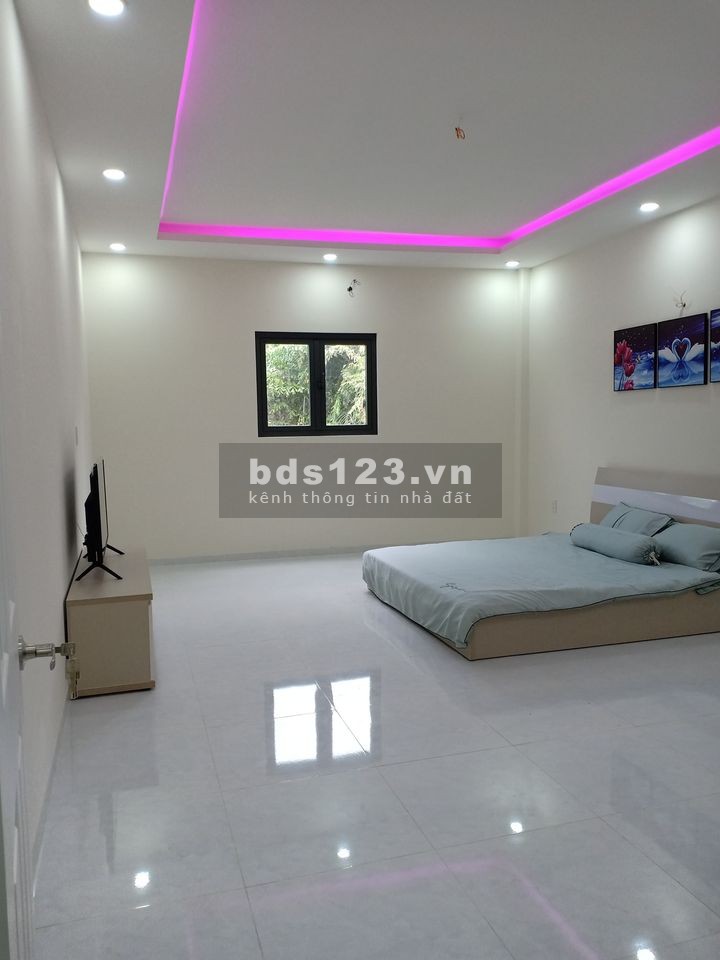 Bán nhà gấp, nhà như hình, bao phí giấy tờ