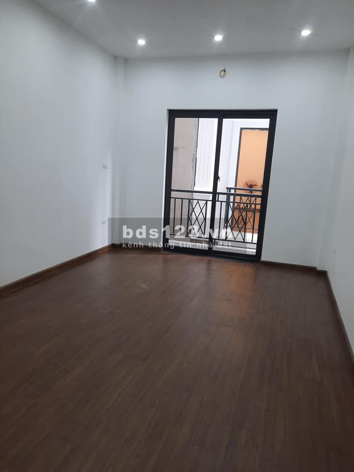 Nhà đẹp đón TẾT về ở ngay. Đường Cầu Giấy. sổ đỏ đẹp. Diện tích 30m2. Giá 3.1 tỷ