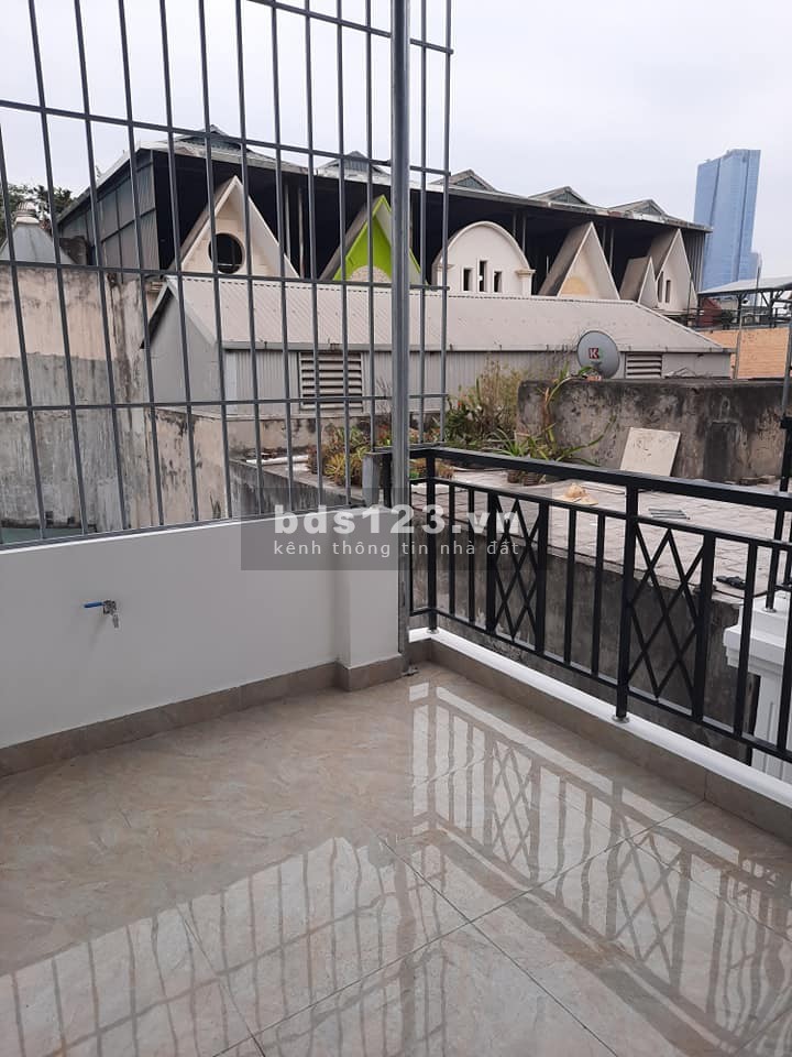 Nhà đẹp đón TẾT về ở ngay. Đường Cầu Giấy. sổ đỏ đẹp. Diện tích 30m2. Giá 3.1 tỷ