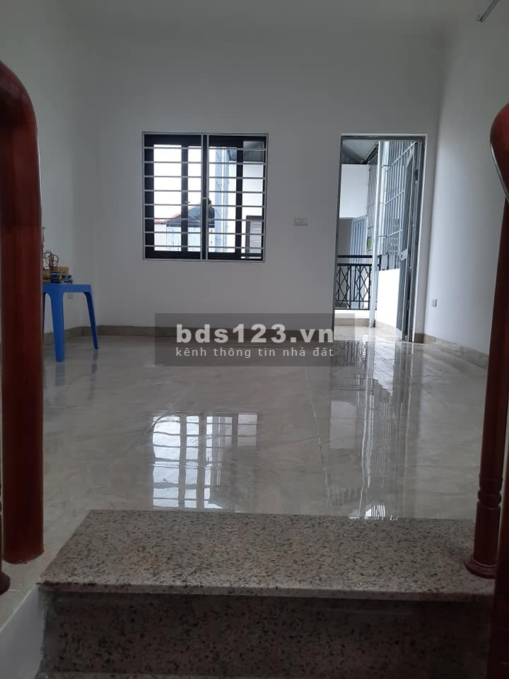 Nhà đẹp về ở ngay Đường Cầu Giấy. sổ đỏ đẹp. Diện tích 35m2. Giá 3.1 tỷ