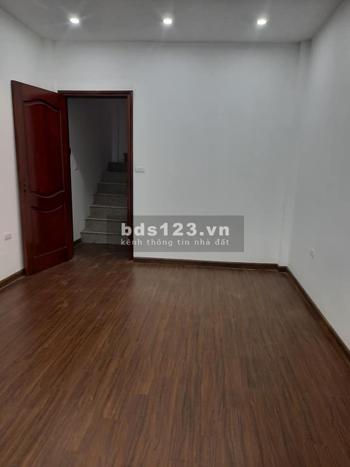 Nhà đẹp đón TẾT về ở ngay. Đường Cầu Giấy. sổ đỏ đẹp. Diện tích 30m2. Giá 3.1 tỷ