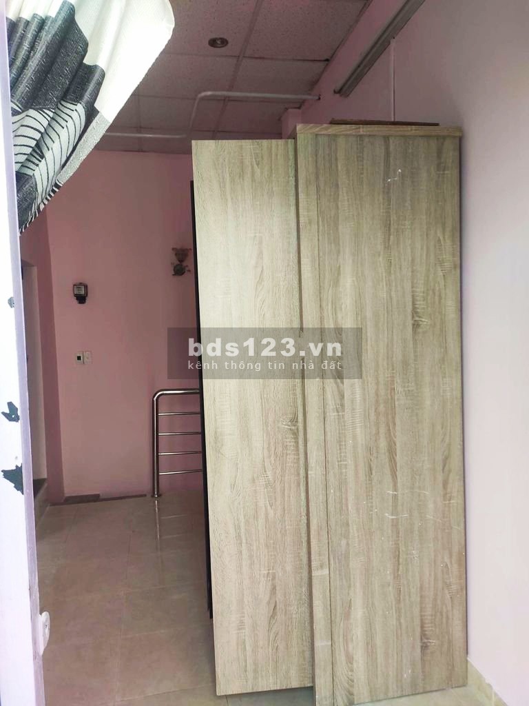 Cho thuê nhà nhỏ xinh, DT đất 18m2, DTSD 36m2. 1 trệt 1 lầu, 1PN, đường Nguyễn Kiệm, P. 3, Q. Phú Nhuận. Giá 6 triệu
