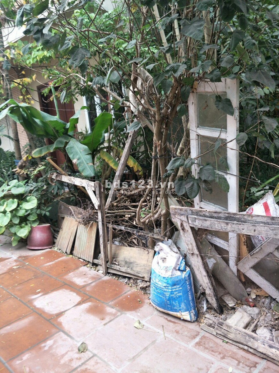 Cần bán gấp mảnh đất Ngọc Thụy 37m2 x 4.2 m mặt tiền, Ô tô vào đất, 20m ra Ô tô tránh