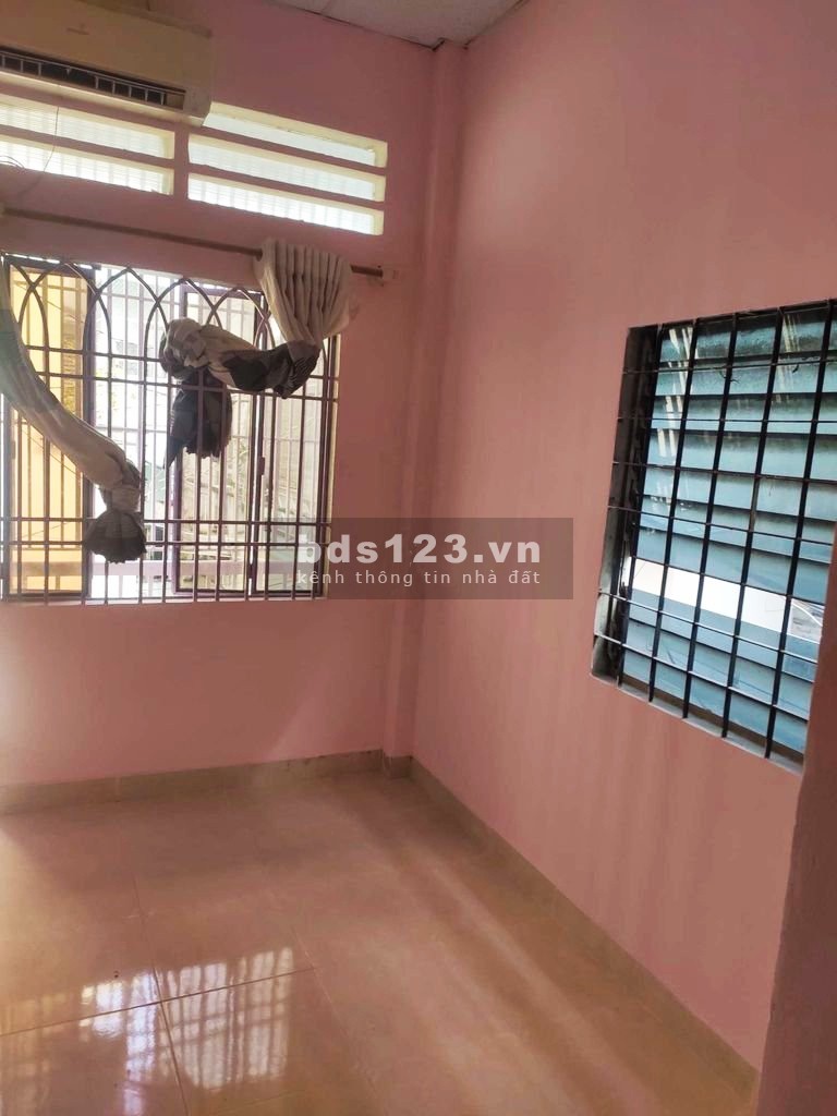 Cho thuê nhà nhỏ xinh, DT đất 18m2, DTSD 36m2. 1 trệt 1 lầu, 1PN, đường Nguyễn Kiệm, P. 3, Q. Phú Nhuận. Giá 6 triệu