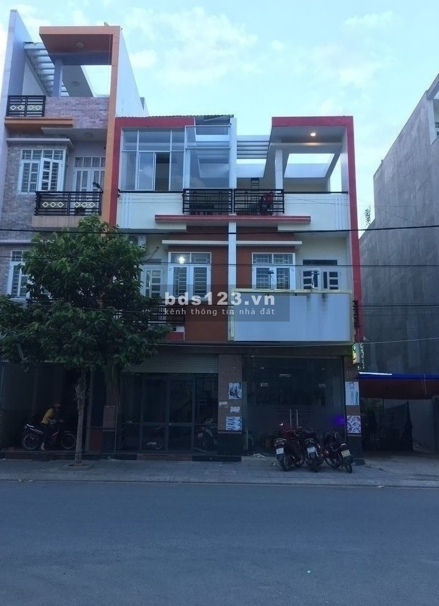 Nhà Mặt Tiền, Đường Hoa Lan_ 2 lầu + khu đông đúc