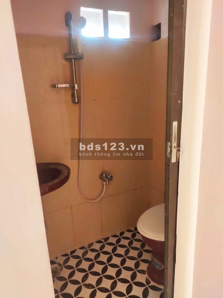 Cho thuê nhà nhỏ xinh, DT đất 18m2, DTSD 36m2. 1 trệt 1 lầu, 1PN, đường Nguyễn Kiệm, P. 3, Q. Phú Nhuận. Giá 6 triệu