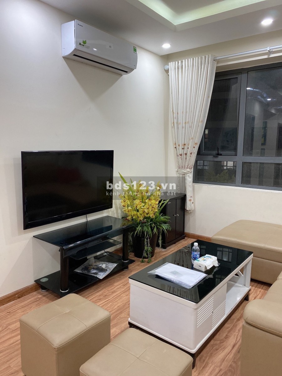 Cho thuê gấp căn hộ CC Green Stars 66.8m2, 2PN, full nội thất, giá 8tr/th. LH: 0972784001