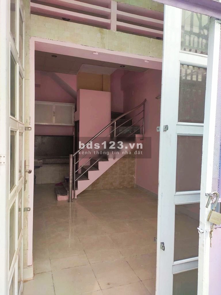 Cho thuê nhà nhỏ xinh, DT đất 18m2, DTSD 36m2. 1 trệt 1 lầu, 1PN, đường Nguyễn Kiệm, P. 3, Q. Phú Nhuận. Giá 6 triệu