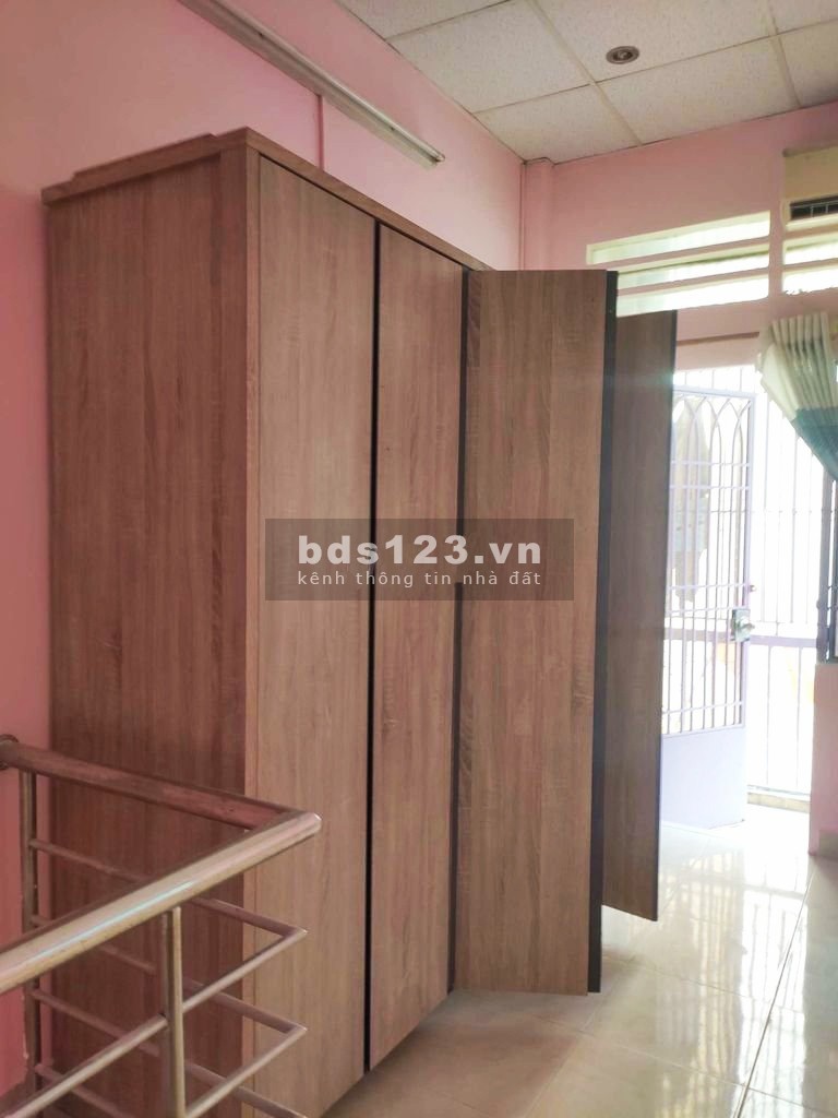 Cho thuê nhà nhỏ xinh, DT đất 18m2, DTSD 36m2. 1 trệt 1 lầu, 1PN, đường Nguyễn Kiệm, P. 3, Q. Phú Nhuận. Giá 6 triệu
