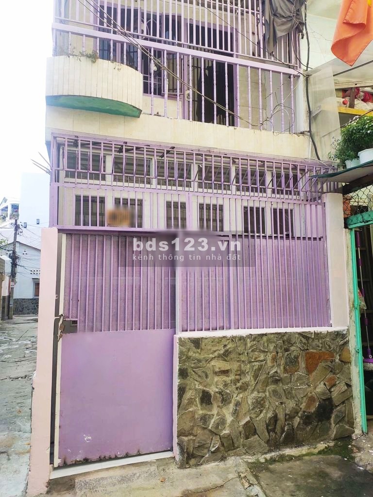 Cho thuê nhà nhỏ xinh, DT đất 18m2, DTSD 36m2. 1 trệt 1 lầu, 1PN, đường Nguyễn Kiệm, P. 3, Q. Phú Nhuận. Giá 6 triệu