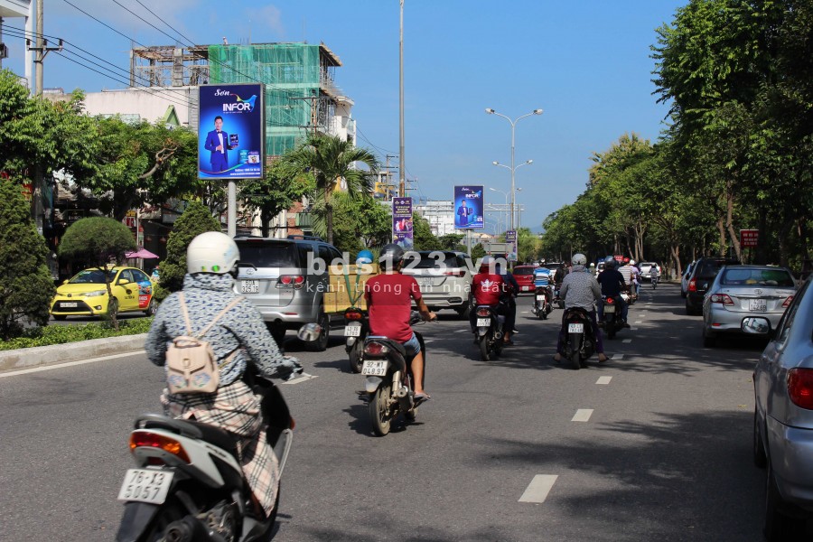 Bán đất tặng nhà 4 tầng mặt tiền đường Nguyễn Tri Phương, ngay công viên 29 tháng 3