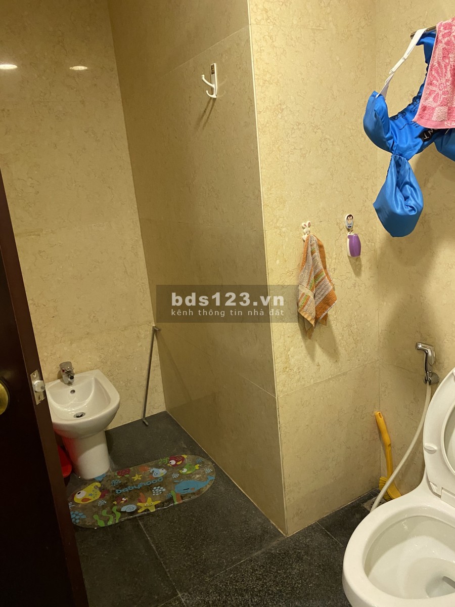 Cho thuê căn hộ R5A 12A16 Royal City, 109m2, 2PN 2WC, đủ đồ, sân chơi trẻ em+bể bơi 4 mùa ngay dưới tầng 1 LH 0986568986