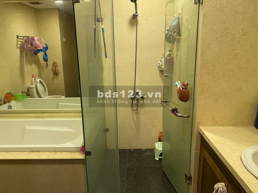 Cho thuê căn hộ R5A 12A16 Royal City, 109m2, 2PN 2WC, đủ đồ, sân chơi trẻ em+bể bơi 4 mùa ngay dưới tầng 1 LH 0986568986