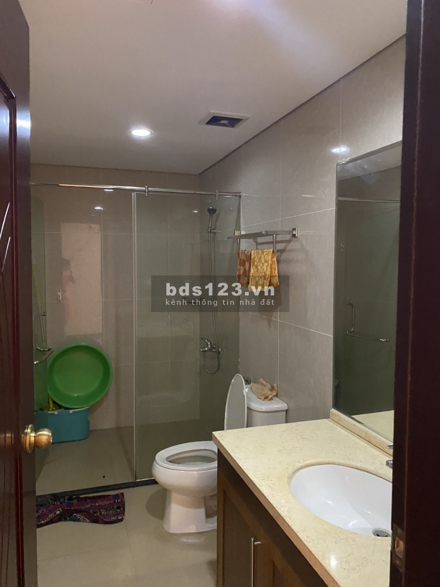 Cho thuê căn hộ R5A 12A16 Royal City, 109m2, 2PN 2WC, đủ đồ, sân chơi trẻ em+bể bơi 4 mùa ngay dưới tầng 1 LH 0986568986