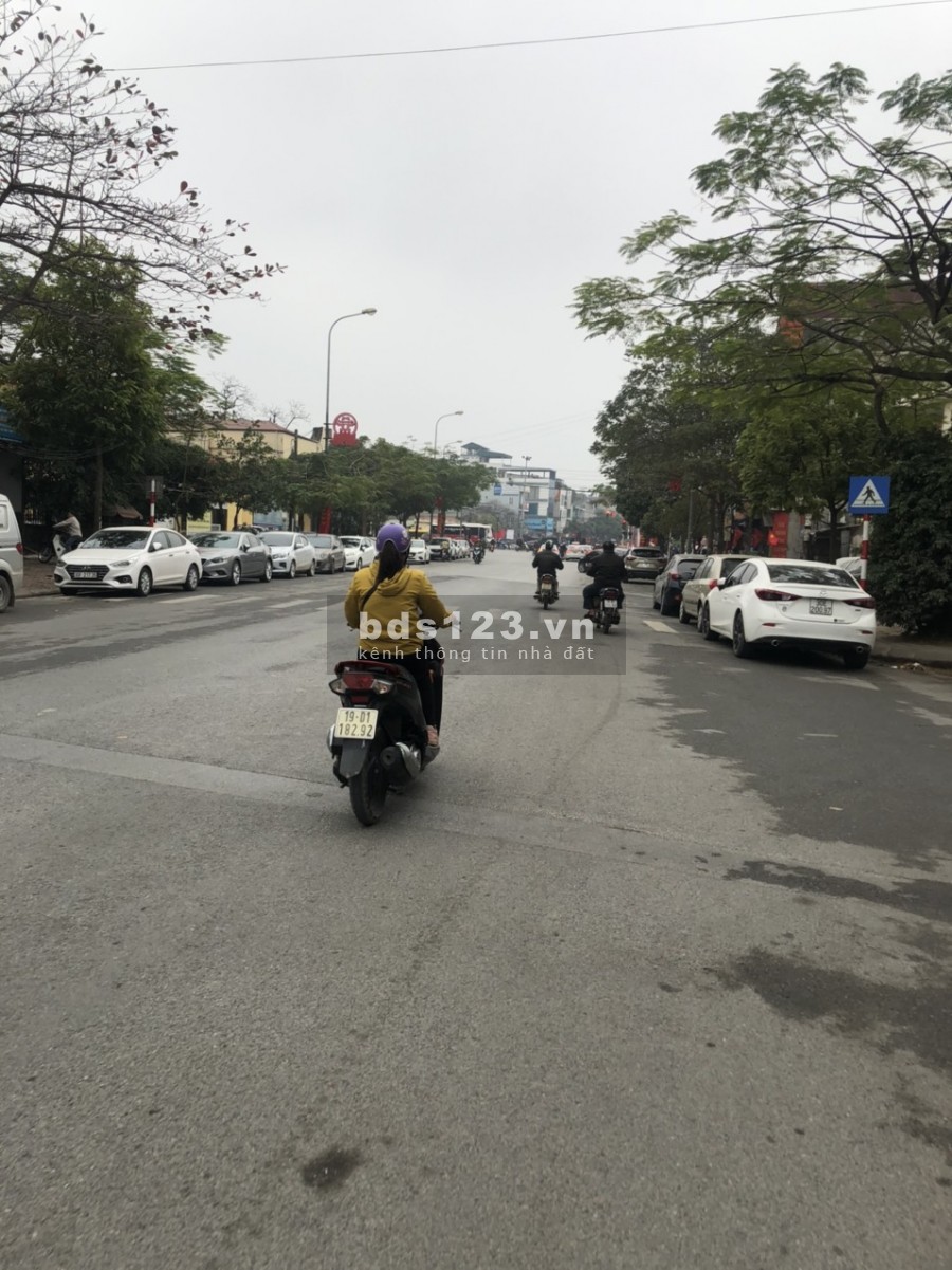 Bán nhà mặt phố Cổ Bi Gia Lâm, đường 30m, kinh doanh tốt, giá 8.7 tỷ, bao phí