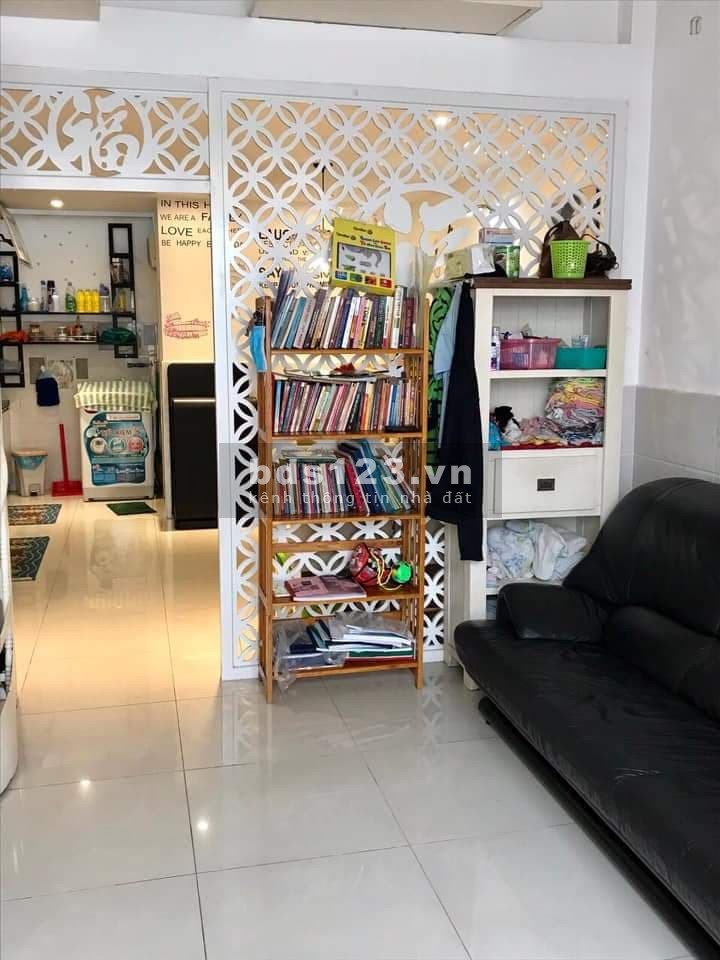 Nhà trung tâm quận 10, hẻm 3.5m, 3.7 x 10m, sổ vuông. Giá 3 tỷ 69
