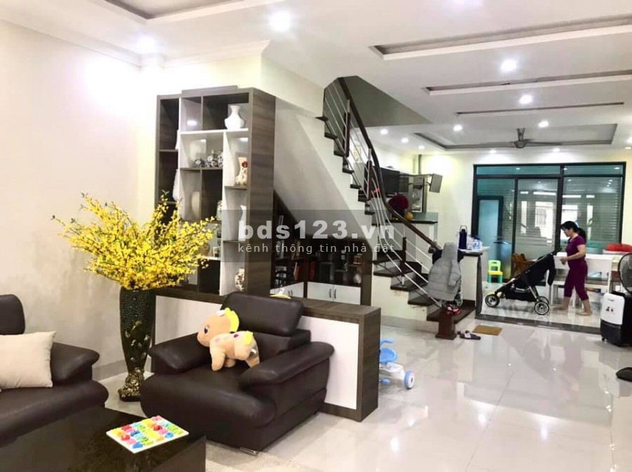 VIP Cầu Giấy, 42mx4t, 4 ngủ, 3 thoáng đẹp ở ngay 3.8 tỷ