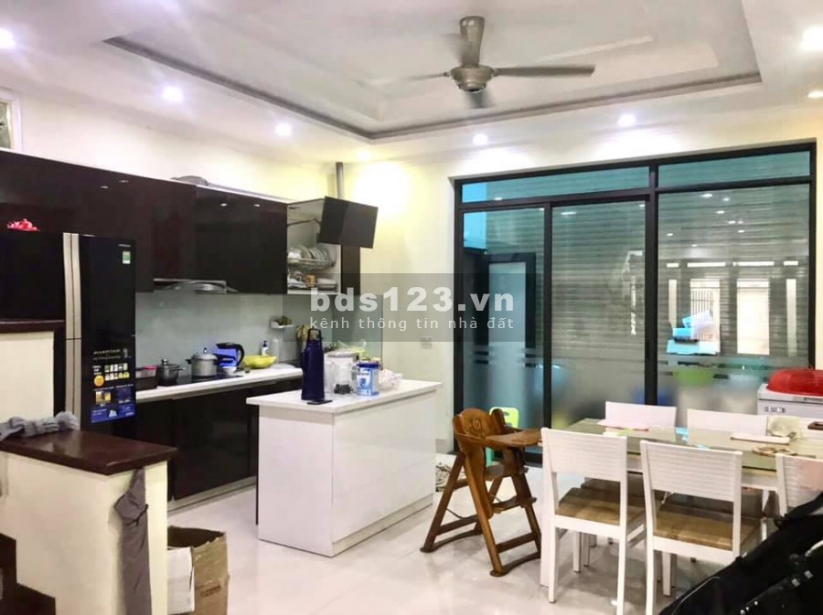 VIP Cầu Giấy, 42mx4t, 4 ngủ, 3 thoáng đẹp ở ngay 3.8 tỷ
