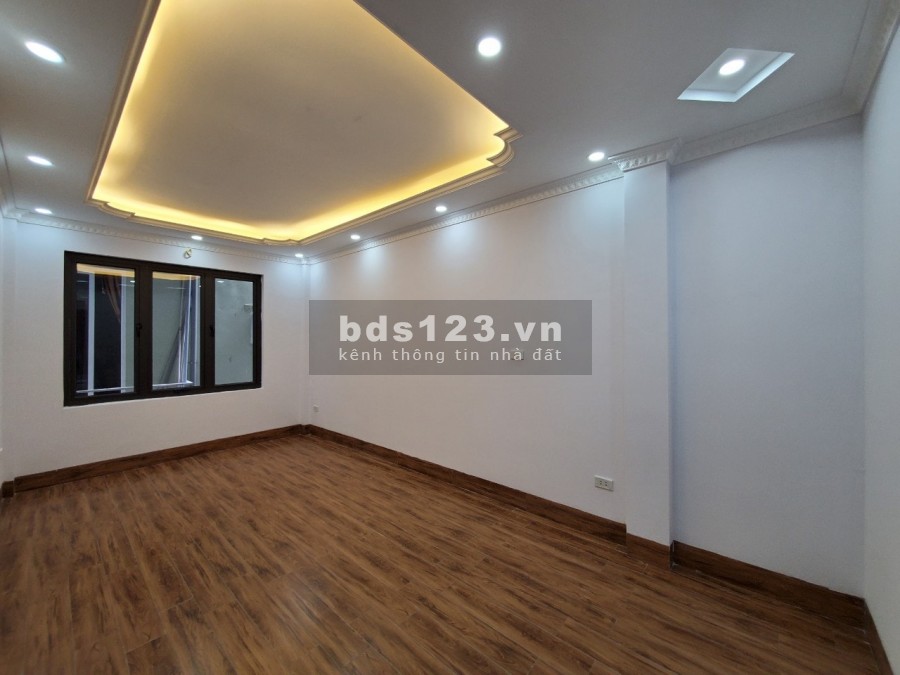 Trung tâm nội thành, nhà DỊCH VỌNG 55m2 gần đường lớn chỉ gần 4,9 tỉ