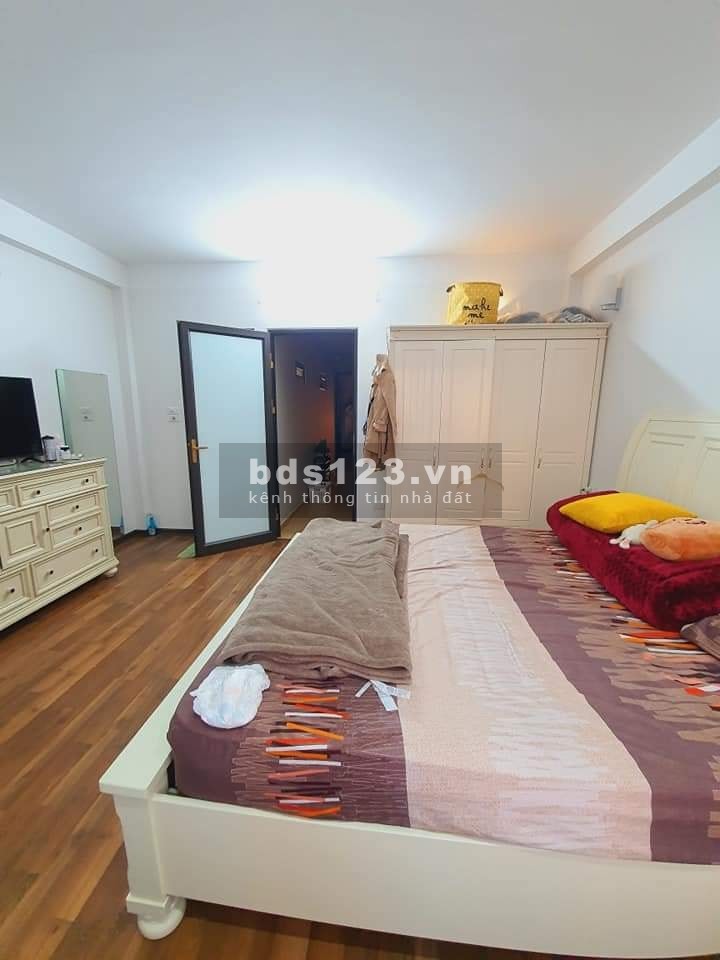 VIP Cầu Giấy, 42mx4t, 4 ngủ, 3 thoáng đẹp ở ngay 3.8 tỷ