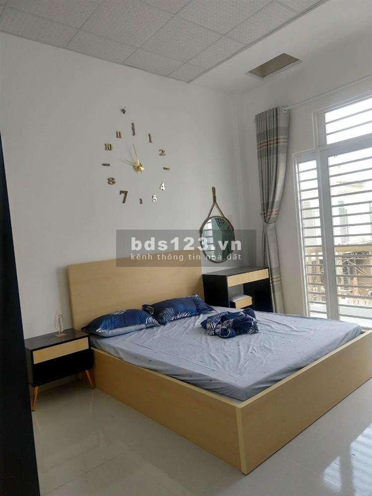 Nhà 2 lầu , diện tích 90m2 cách chợ Bình Chánh 1km !