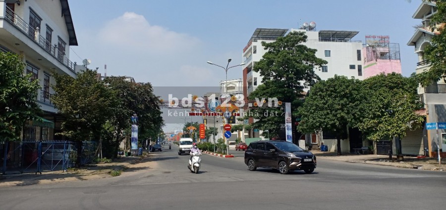 Bán khách sạn đang kinh doanh Khu hành chính Dĩ An.