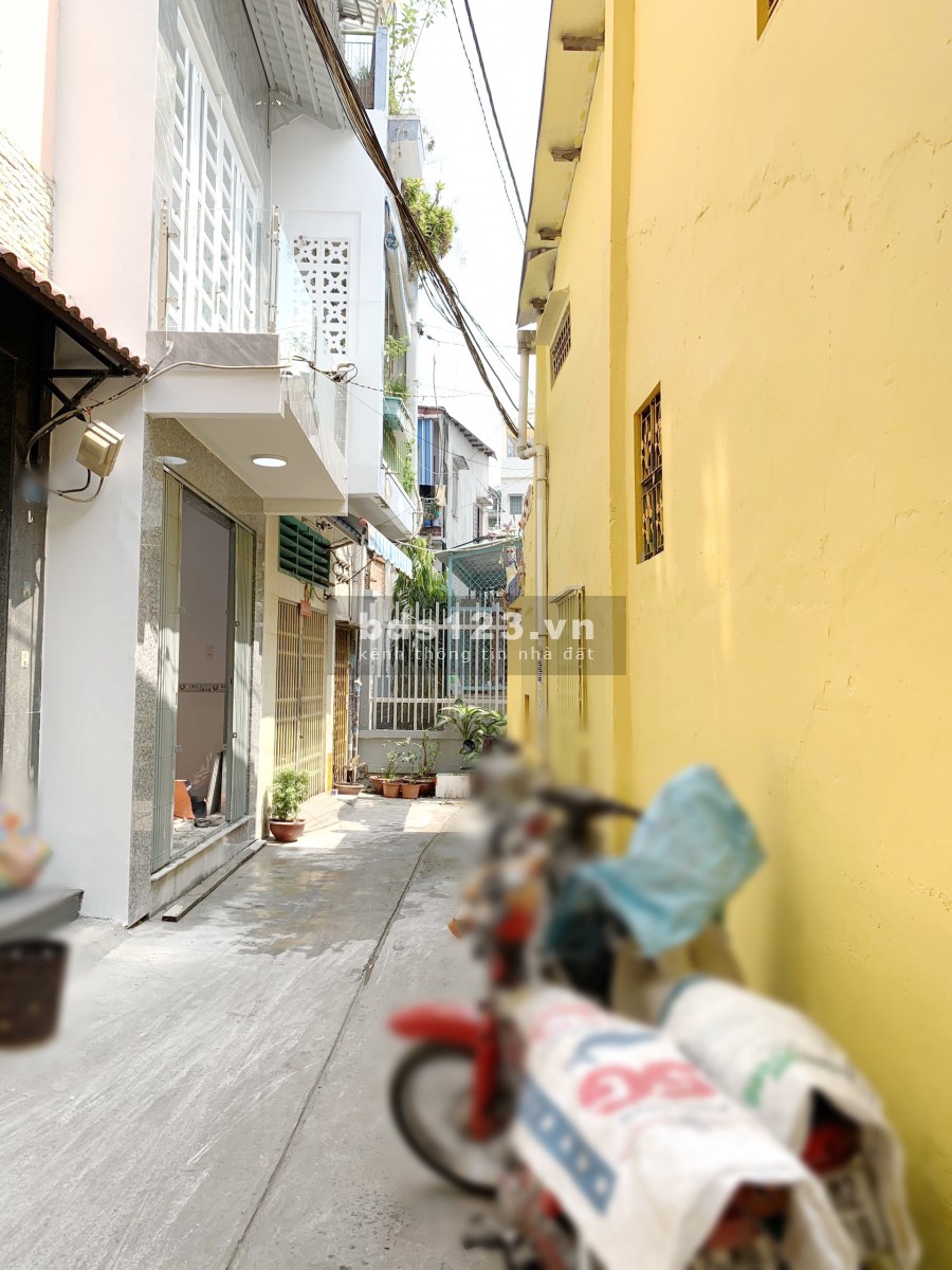 Nhà căn góc (3.7*9m/2lầu) hẻm Minh Phụng P10 Q11