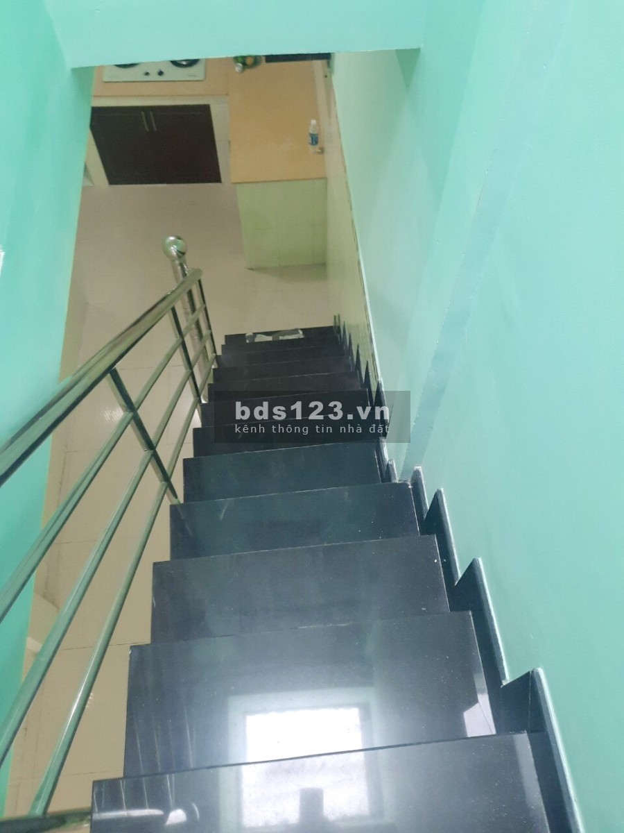 Nhà trống, 1lầu, 2pn vào ở ngay hẻm 231 Dương Bá Trạc P1 Q8
