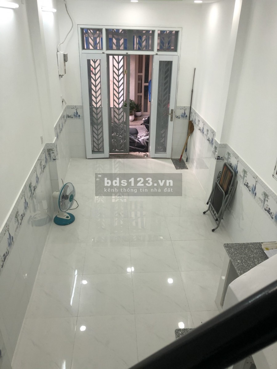 Bán nhà hẻm 4m 28/23 Trần Bình Trọng, phường 1, quận 5