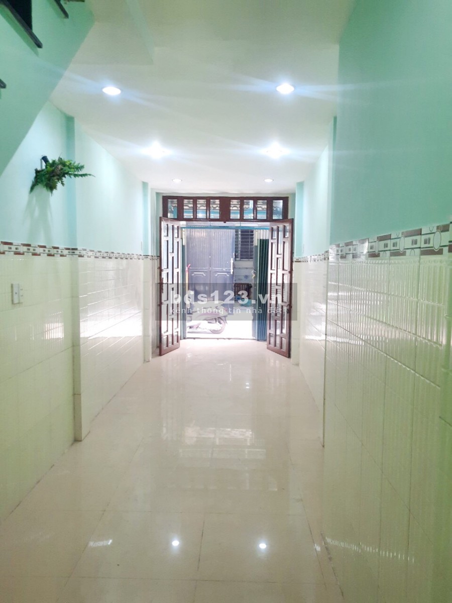 Nhà trống, 1lầu, 2pn vào ở ngay hẻm 231 Dương Bá Trạc P1 Q8