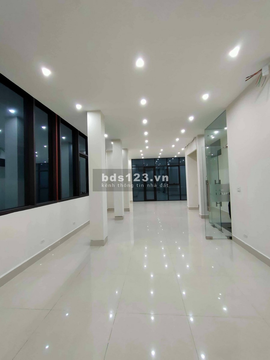 Bán nhà Phố Nguyễn Hoàng, ô tô, kinh doanh, 95m2, 8T, MT 12m, 26 tỷ.