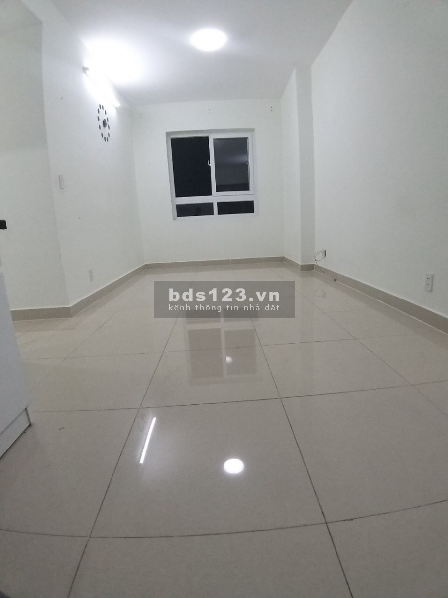 Căn hộ tầng trung 2 phòng ngủ 53m2 chung cư Topaz view Sân Bay. Ngân hàng hỗ trợ 1 tỷ